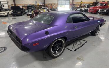 Dodge-Challenger-1973-Plum-Crazy-Black-16