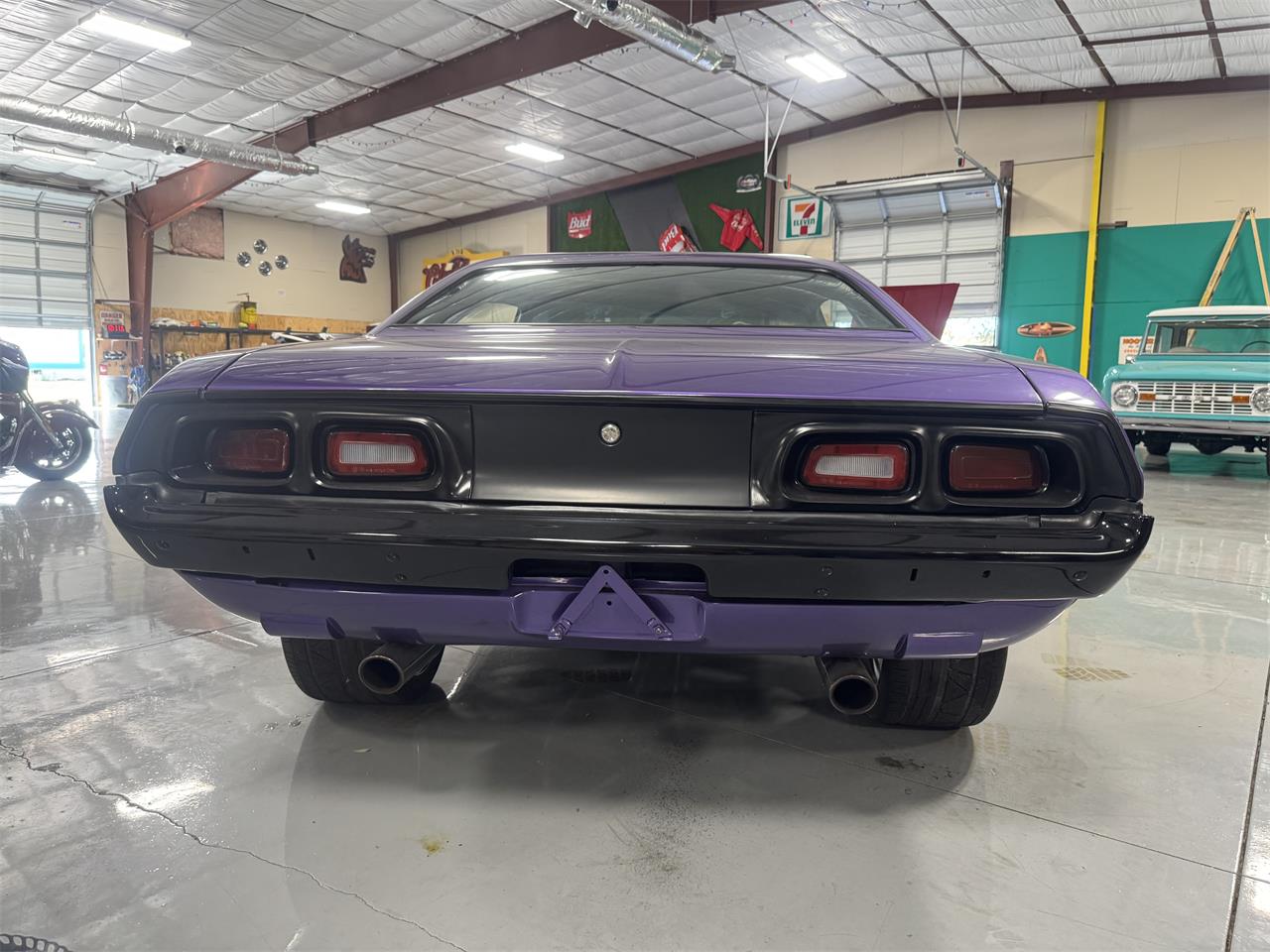 Dodge-Challenger-1973-Plum-Crazy-Black-17