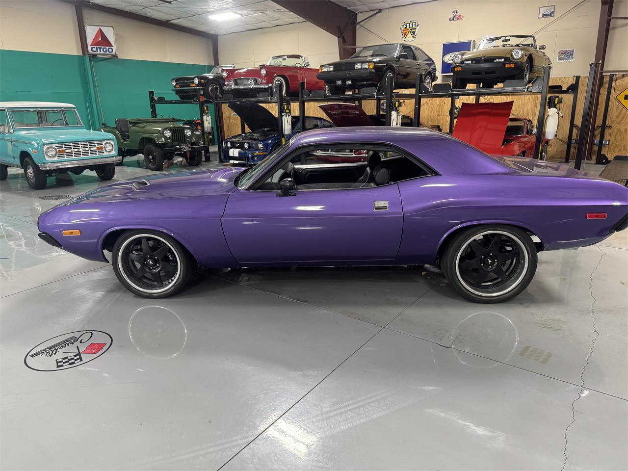 Dodge-Challenger-1973-Plum-Crazy-Black-18