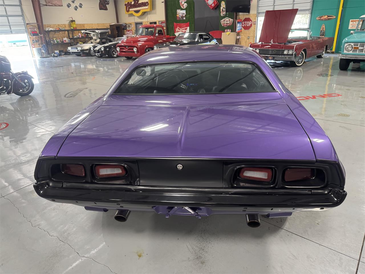 Dodge-Challenger-1973-Plum-Crazy-Black-19