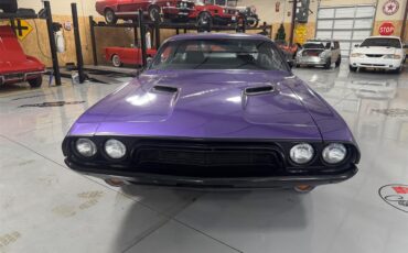 Dodge-Challenger-1973-Plum-Crazy-Black-2