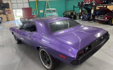 Dodge-Challenger-1973-Plum-Crazy-Black-21