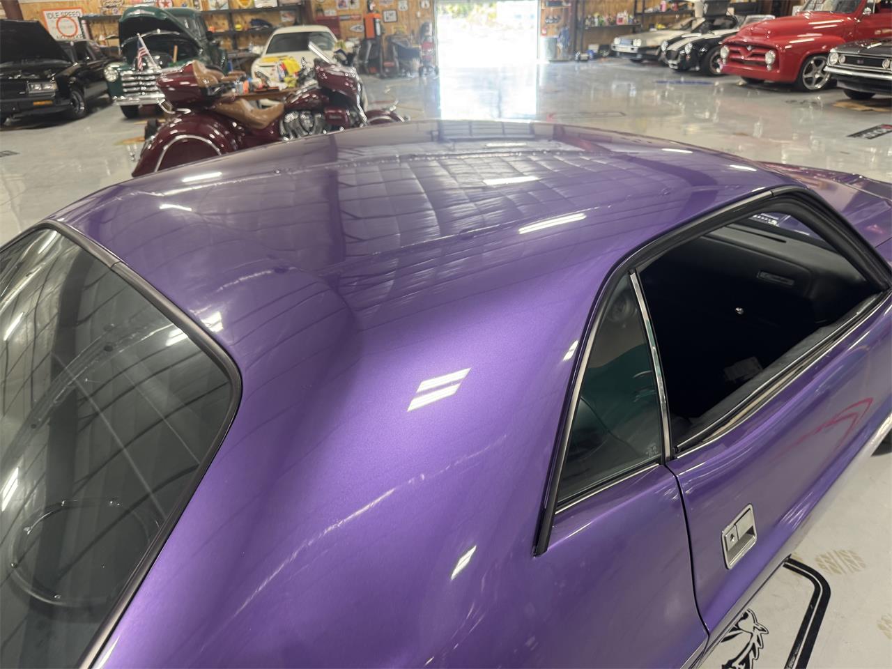 Dodge-Challenger-1973-Plum-Crazy-Black-27
