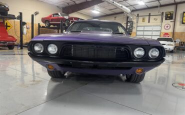 Dodge-Challenger-1973-Plum-Crazy-Black-3