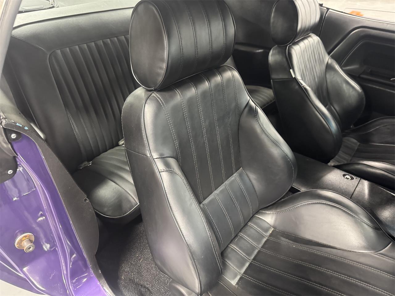 Dodge-Challenger-1973-Plum-Crazy-Black-34