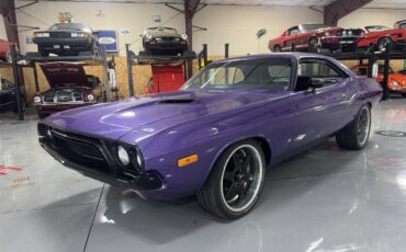 Dodge-Challenger-1973-Plum-Crazy-Black