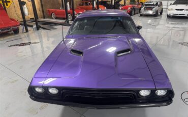 Dodge-Challenger-1973-Plum-Crazy-Black-4