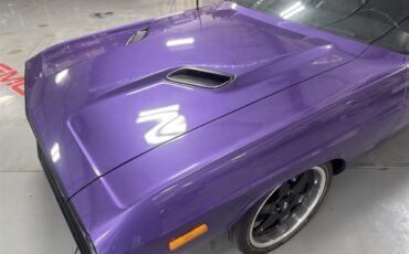 Dodge-Challenger-1973-Plum-Crazy-Black-6