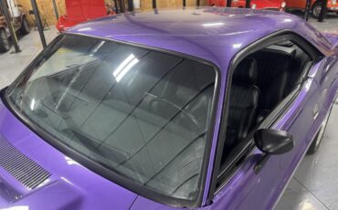 Dodge-Challenger-1973-Plum-Crazy-Black-7