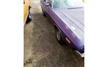 Dodge-Challenger-1973-Purple-Black-3