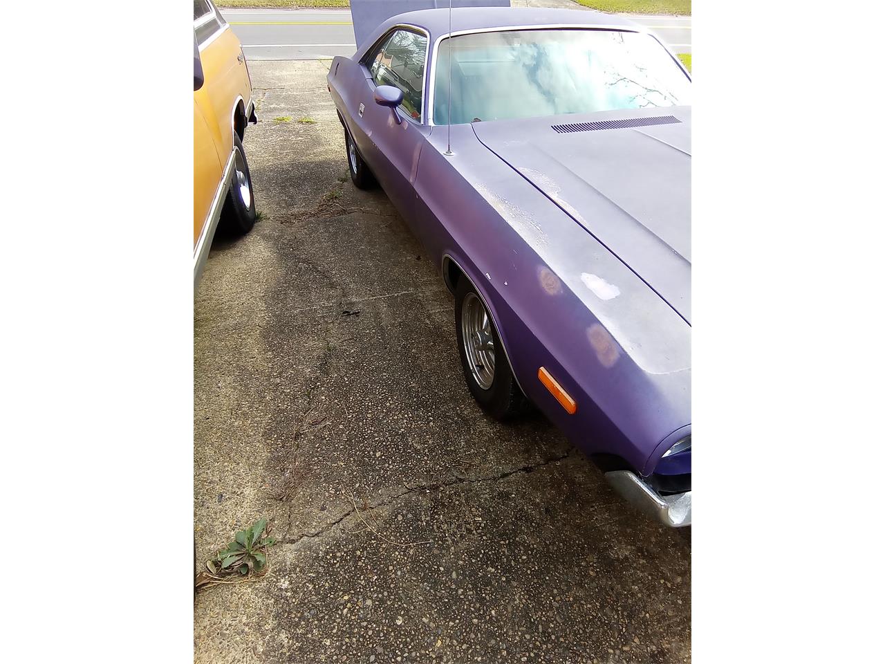 Dodge-Challenger-1973-Purple-Black-3