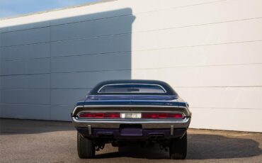 Dodge-Challenger-rt-1970-Crazy-Plum-Black-11