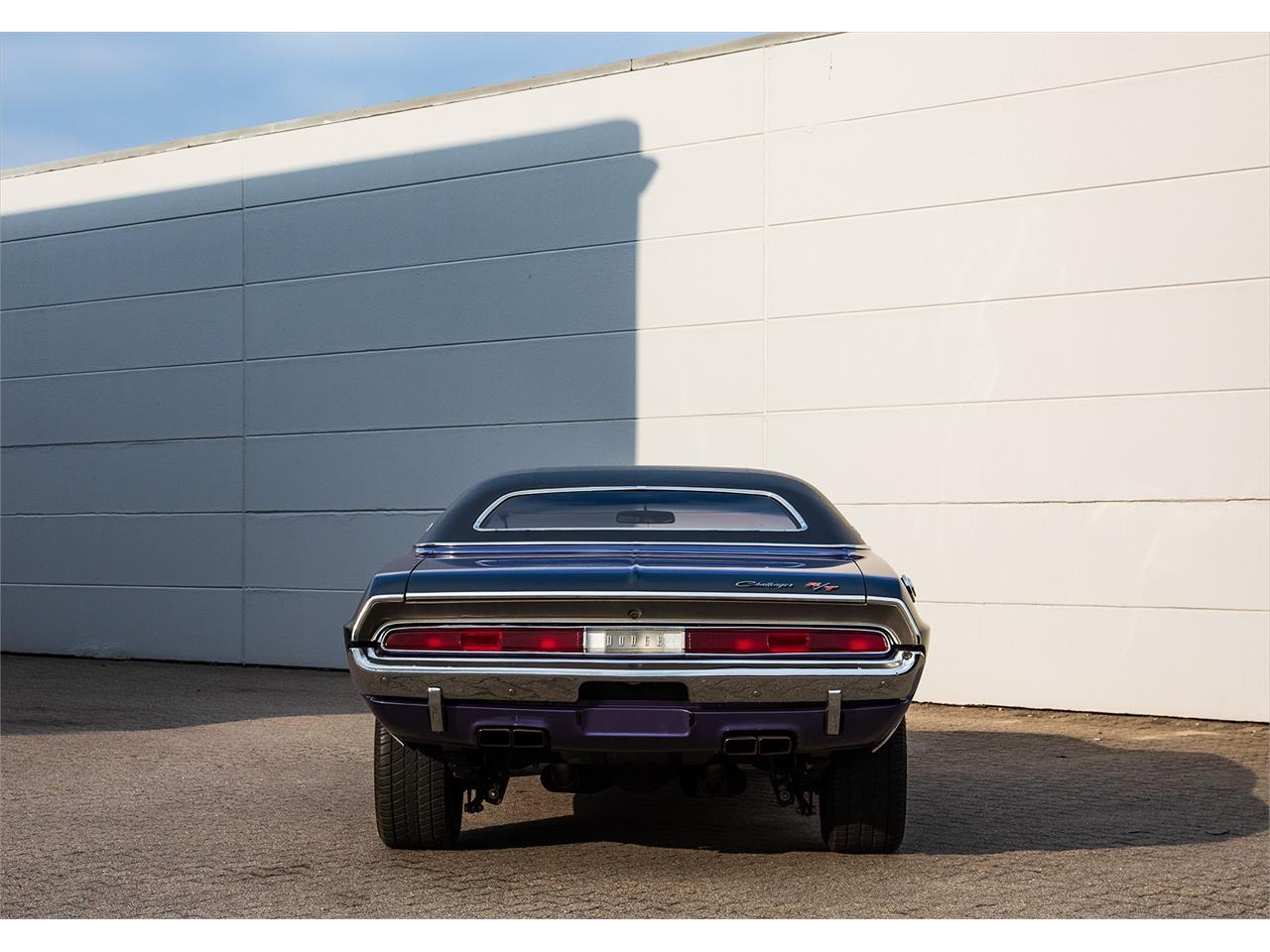 Dodge-Challenger-rt-1970-Crazy-Plum-Black-11