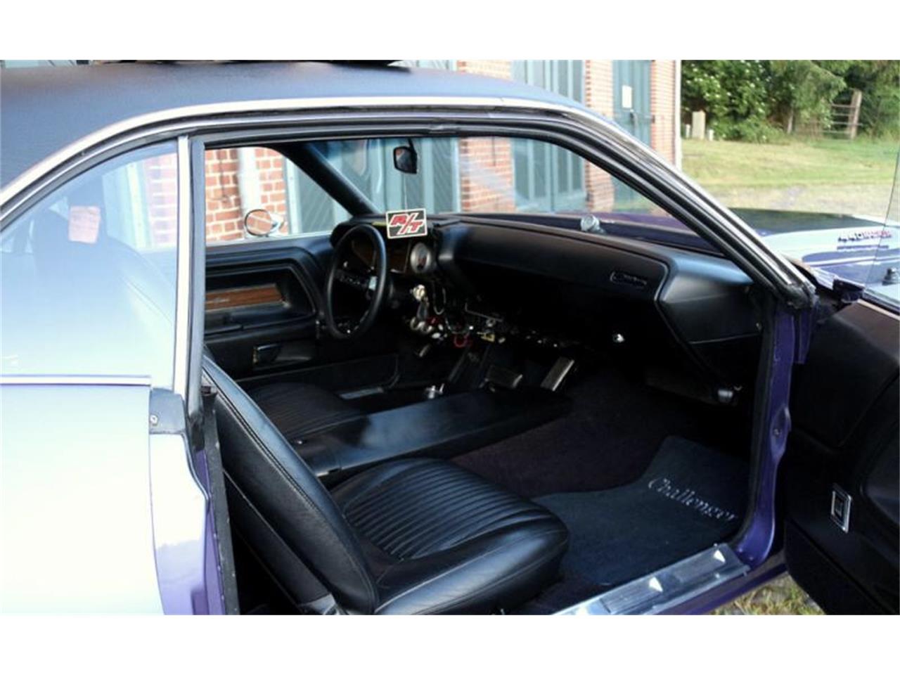 Dodge-Challenger-rt-1970-Crazy-Plum-Black-12