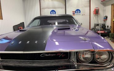 Dodge-Challenger-rt-1970-Crazy-Plum-Black-3