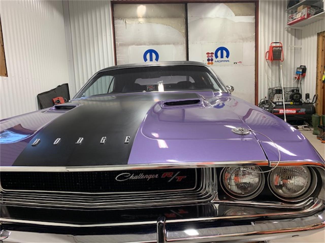 Dodge-Challenger-rt-1970-Crazy-Plum-Black-3