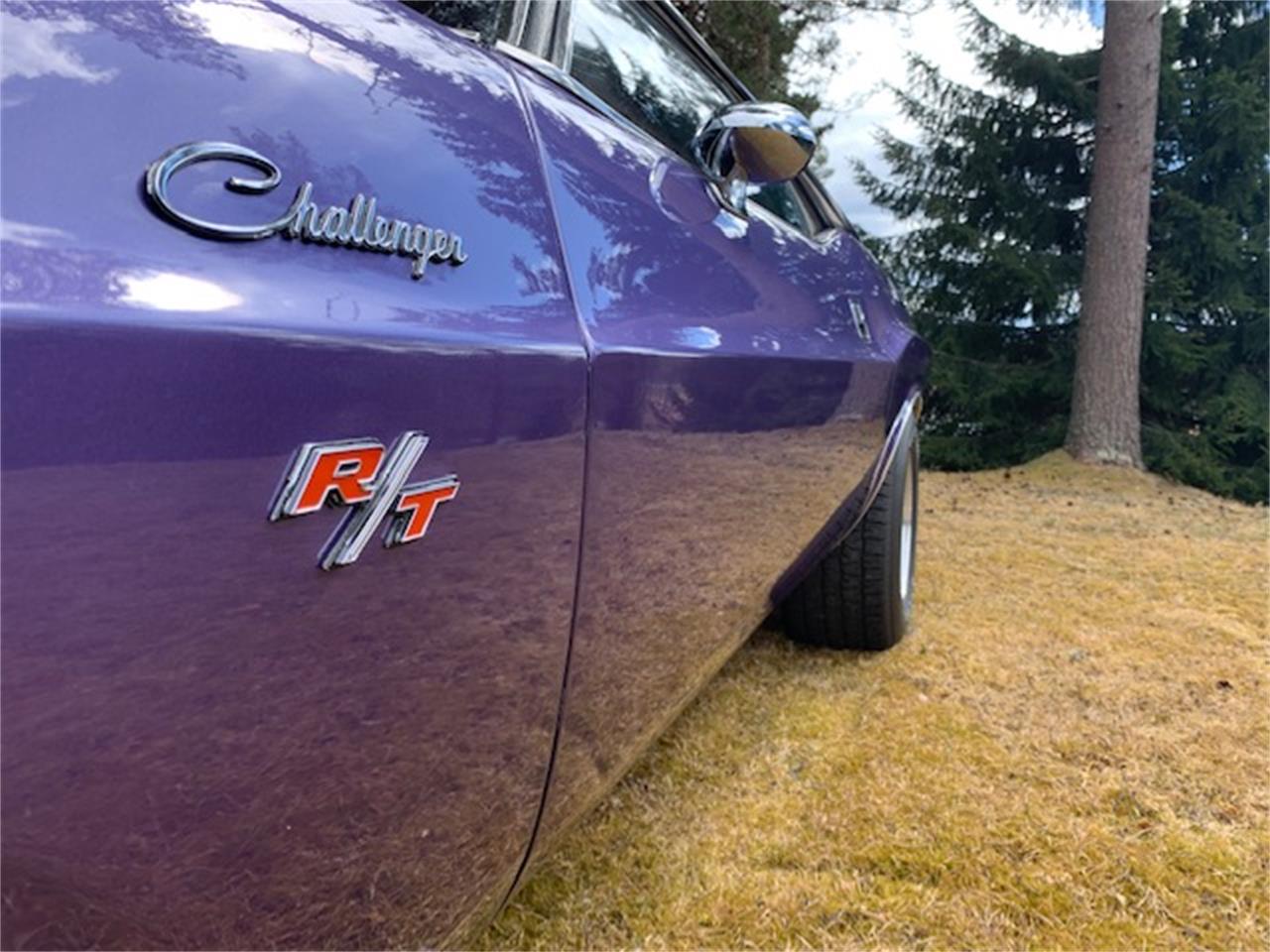 Dodge-Challenger-rt-1970-Crazy-Plum-Black-4