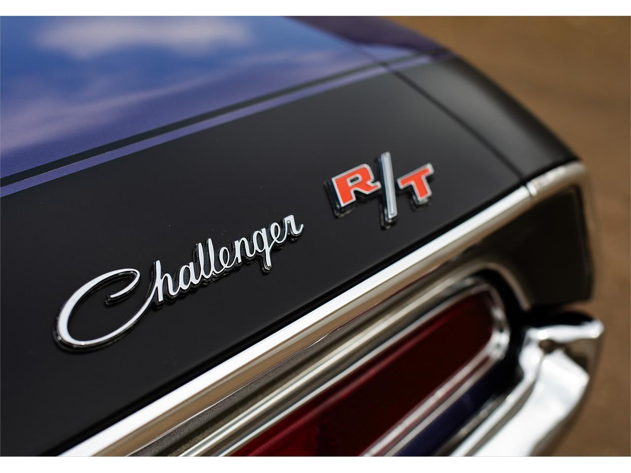 Dodge-Challenger-rt-1970-Crazy-Plum-Black-9