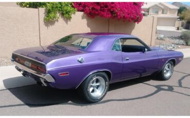 Dodge-Challenger-rt-1970-Plum-Crazy-Purple-Black-1