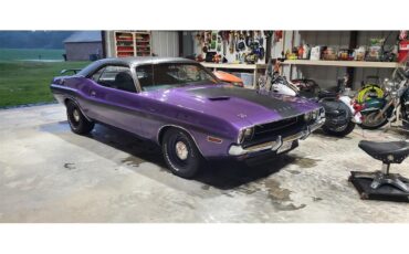 Dodge-Challenger-rt-1970-Plum-Crazy-Purple-Black-1