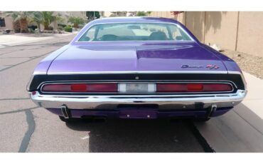 Dodge-Challenger-rt-1970-Plum-Crazy-Purple-Black-2