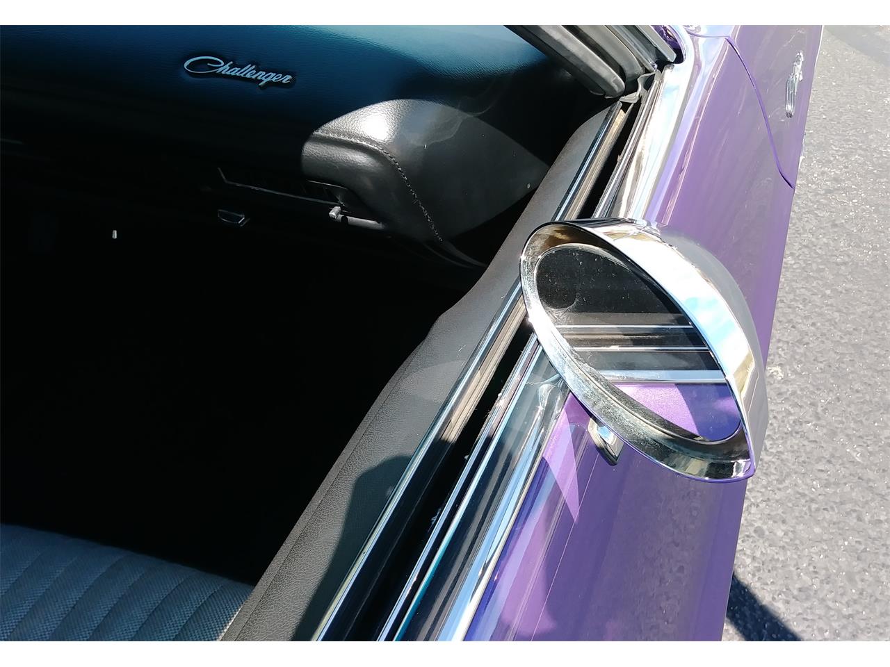 Dodge-Challenger-rt-1970-Plum-Crazy-Purple-Black-28