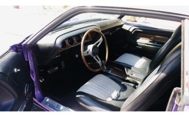 Dodge-Challenger-rt-1970-Plum-Crazy-Purple-Black-29