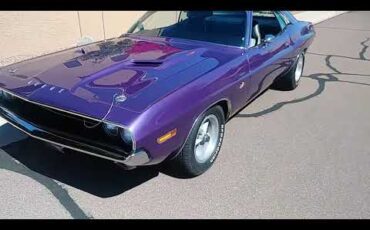 Dodge-Challenger-rt-1970-Plum-Crazy-Purple-Black