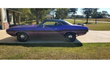 Dodge-Challenger-rt-1970-Plum-Crazy-Purple-Black