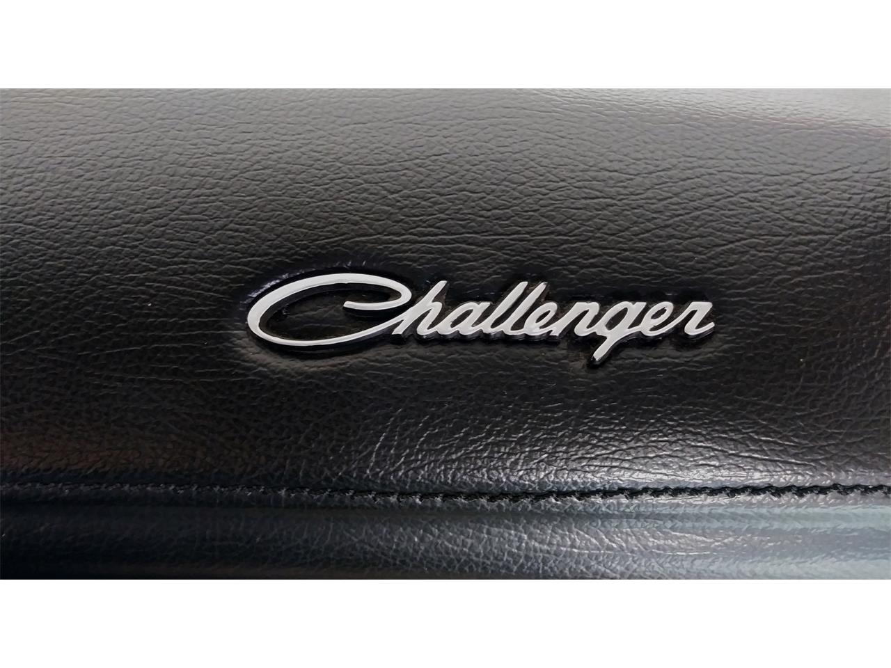 Dodge-Challenger-rt-1970-Plum-Crazy-Purple-Black-40