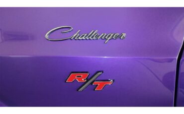Dodge-Challenger-rt-1970-Plum-Crazy-Purple-Black-42
