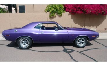 Dodge-Challenger-rt-1970-Plum-Crazy-Purple-Black-46