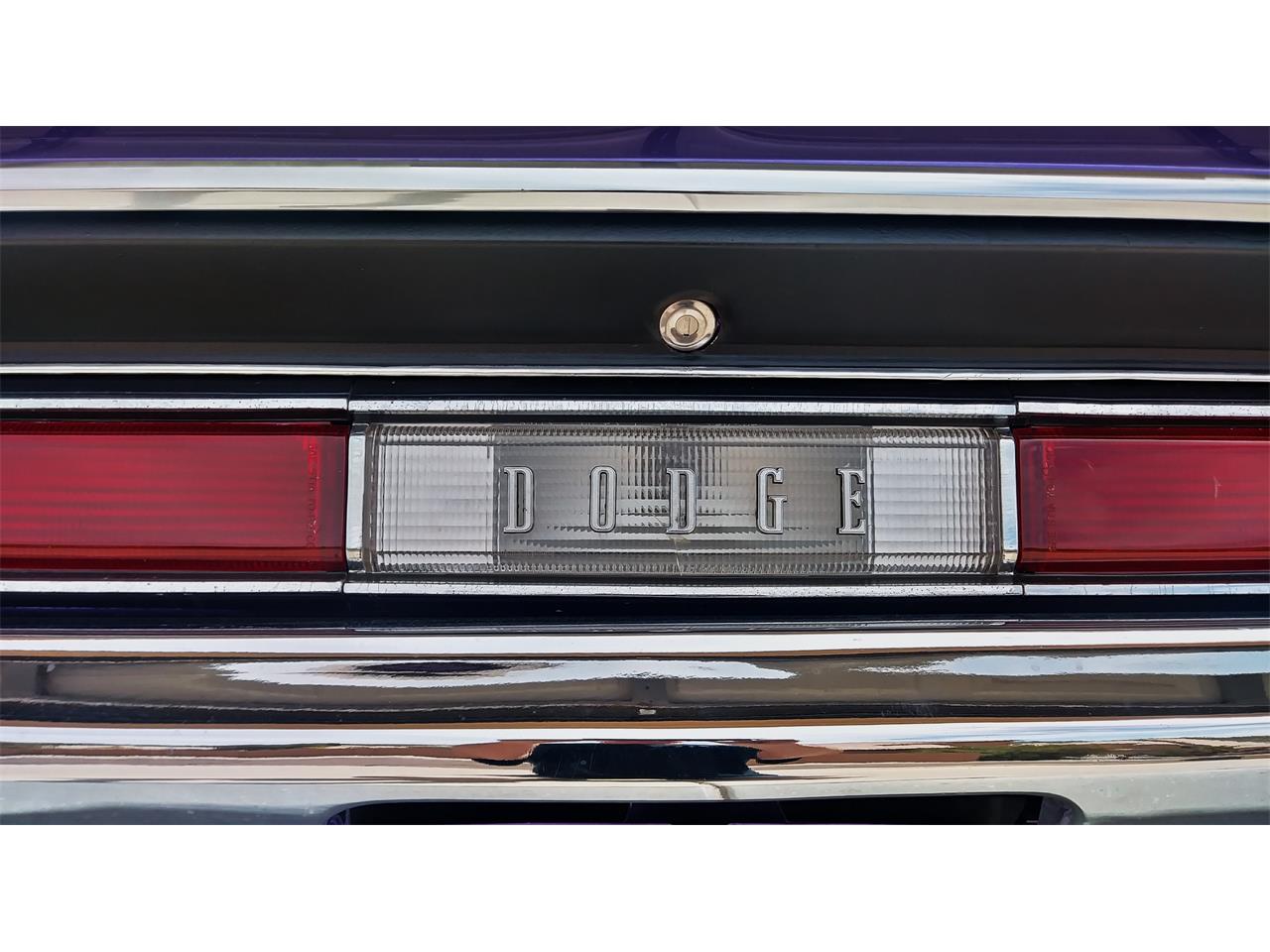 Dodge-Challenger-rt-1970-Plum-Crazy-Purple-Black-50