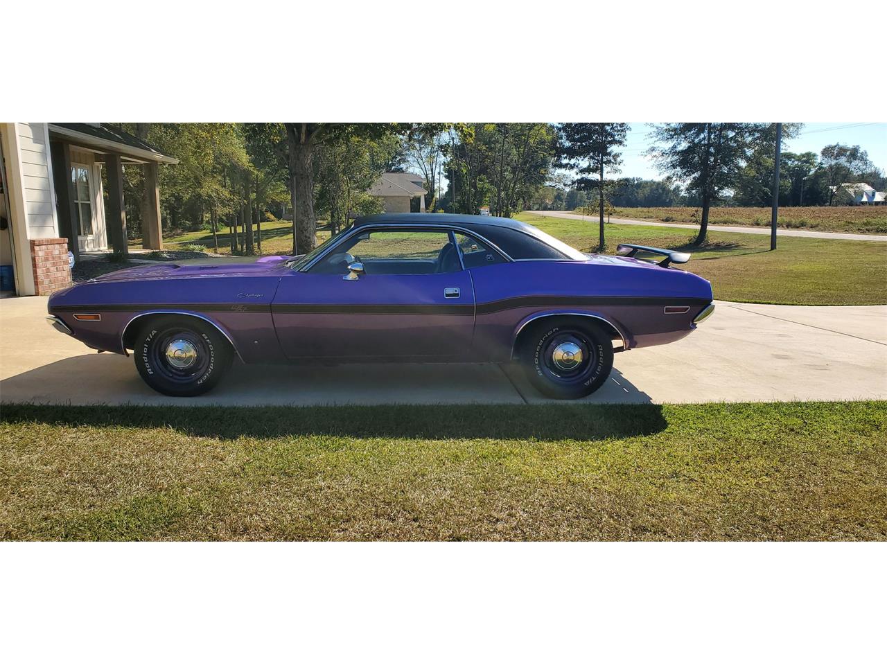 Dodge-Challenger-rt-1970-Plum-Crazy-Purple-Black