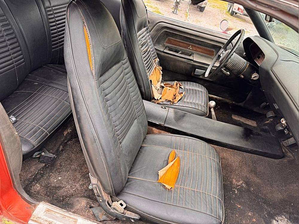 Dodge-Challenger-rt-1970-custom-11