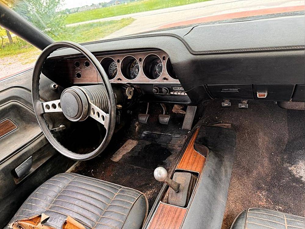 Dodge-Challenger-rt-1970-custom-12