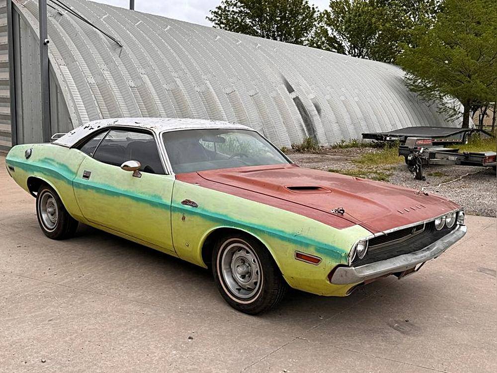 Dodge-Challenger-rt-1970-custom-2