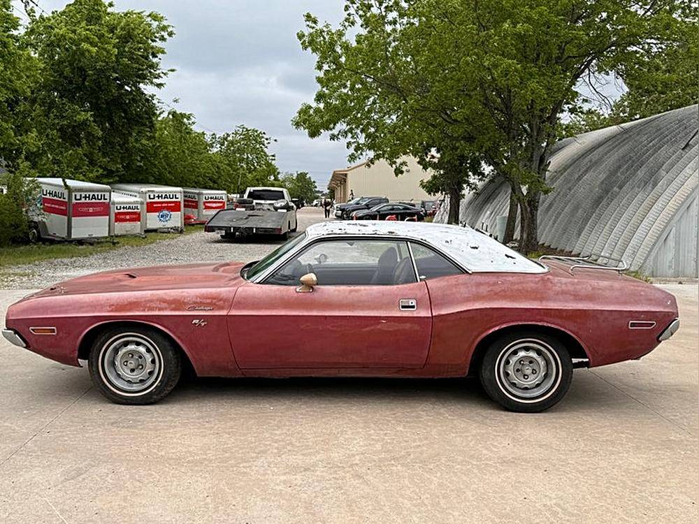 Dodge-Challenger-rt-1970-custom-4