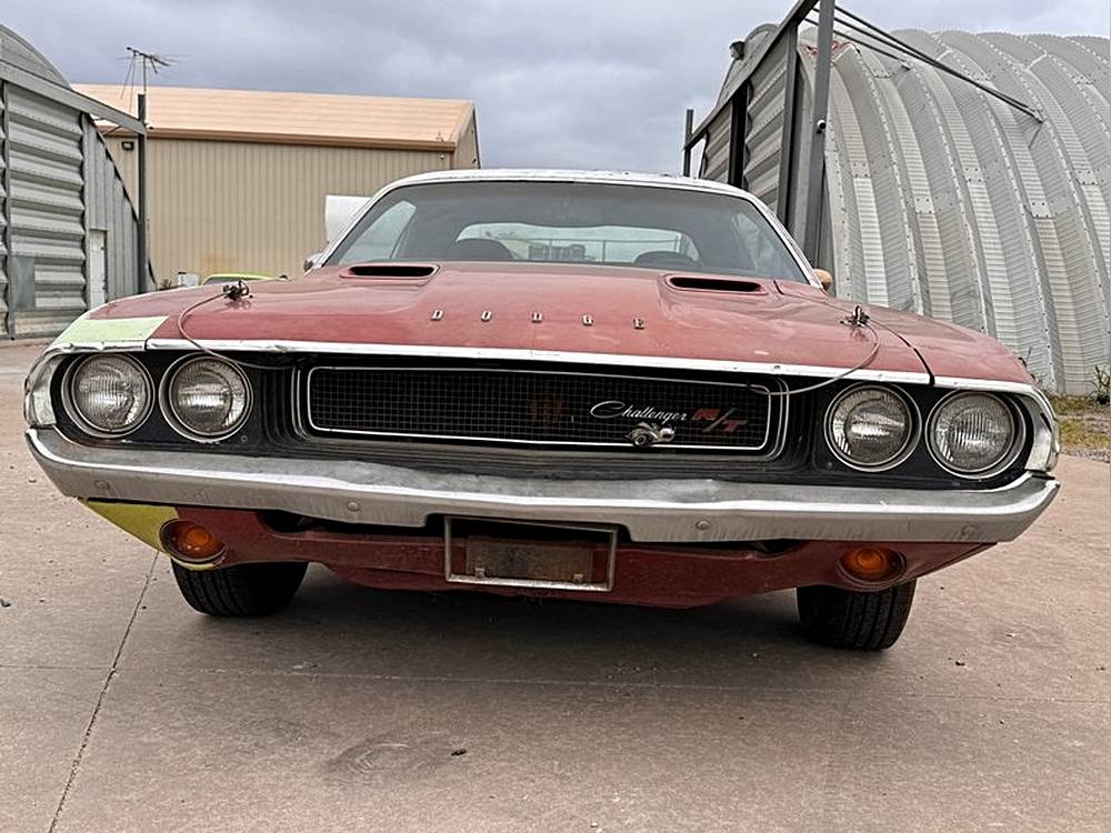Dodge-Challenger-rt-1970-custom-6
