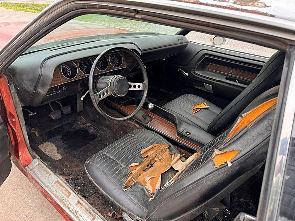 Dodge-Challenger-rt-1970-custom-8