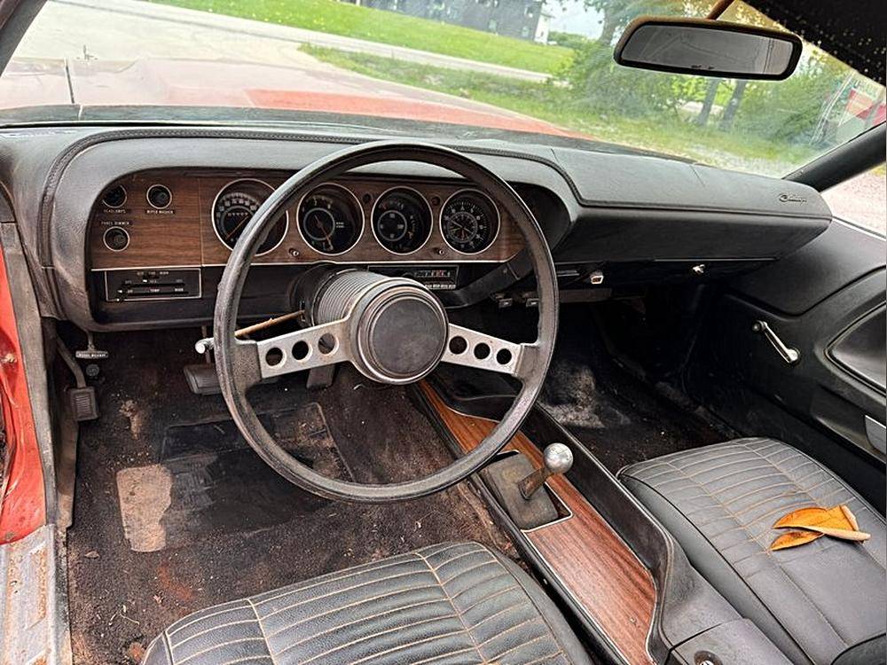 Dodge-Challenger-rt-1970-custom-9