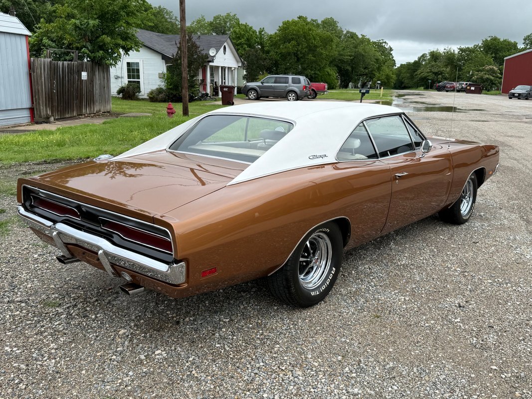 Dodge-Charger-1969-2