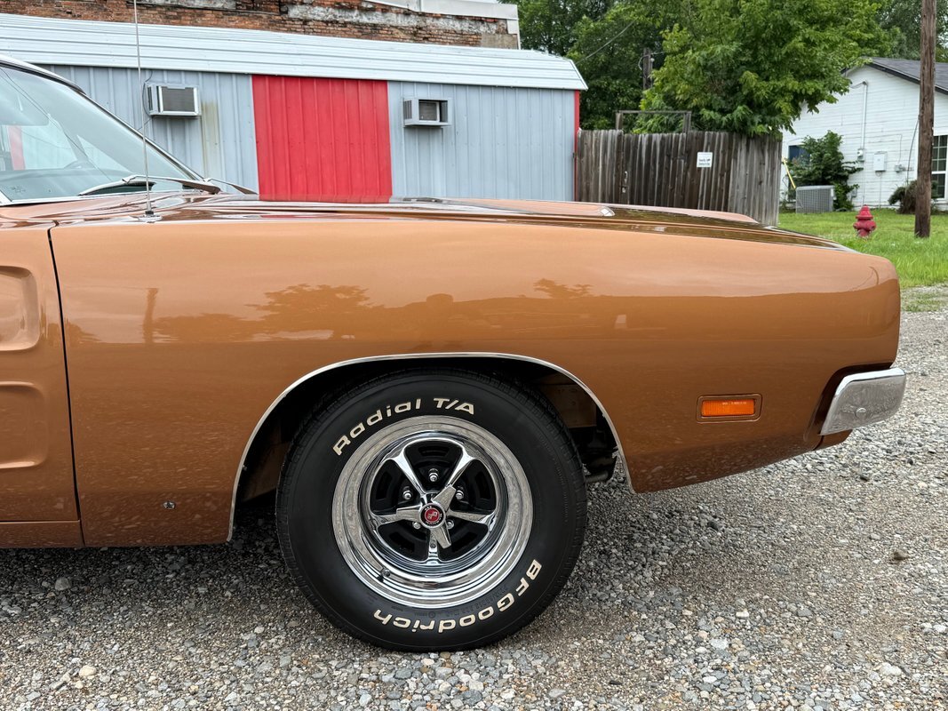 Dodge-Charger-1969-25