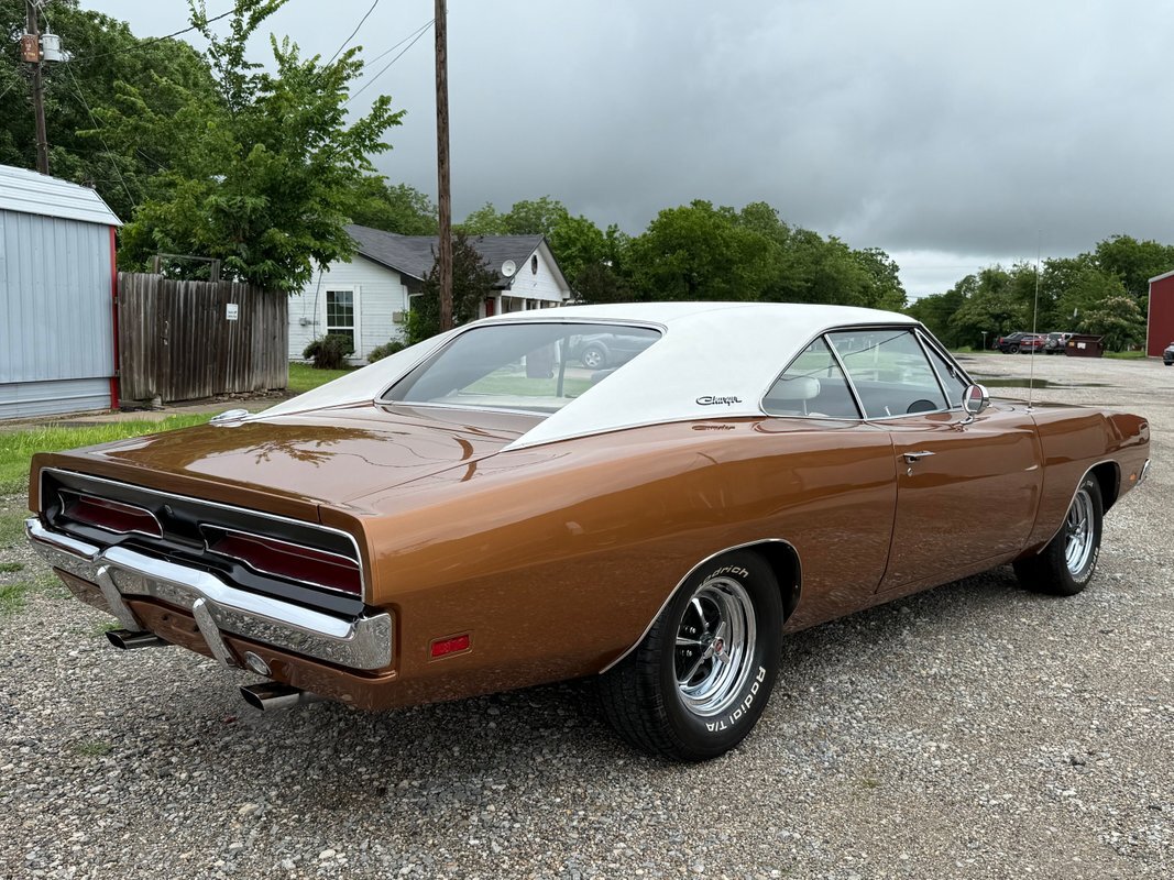 Dodge-Charger-1969-28