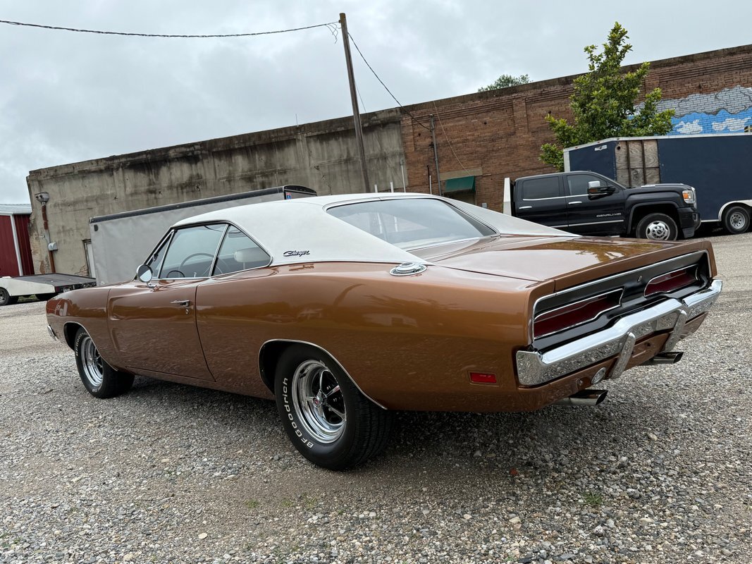 Dodge-Charger-1969-37