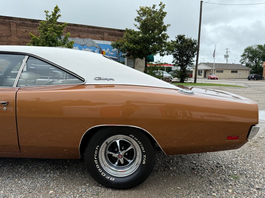 Dodge-Charger-1969-38