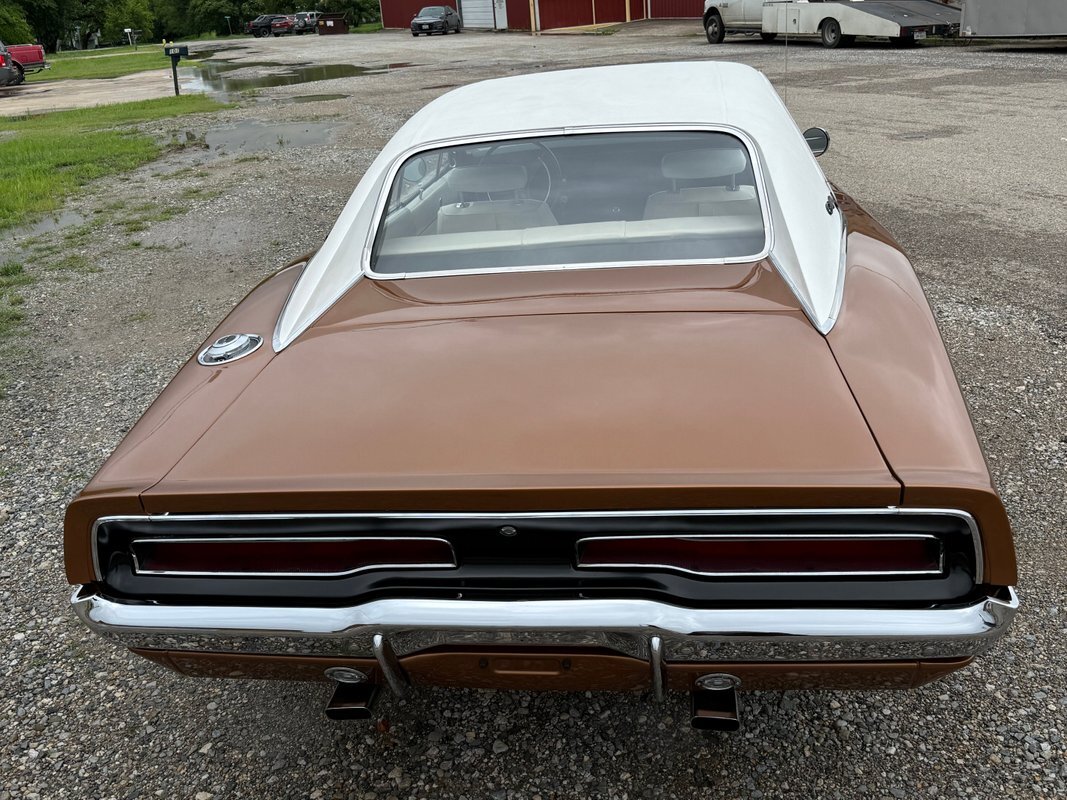 Dodge-Charger-1969-5