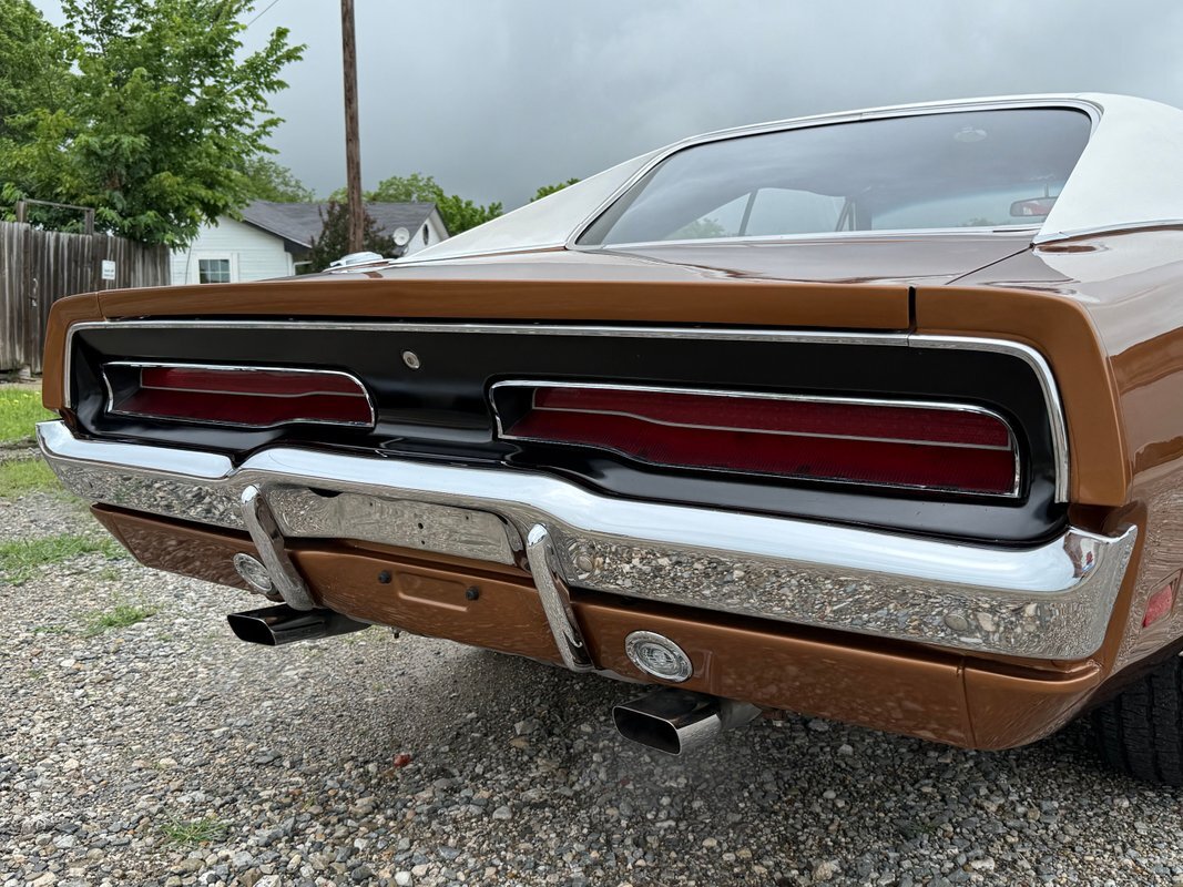 Dodge-Charger-1969-6