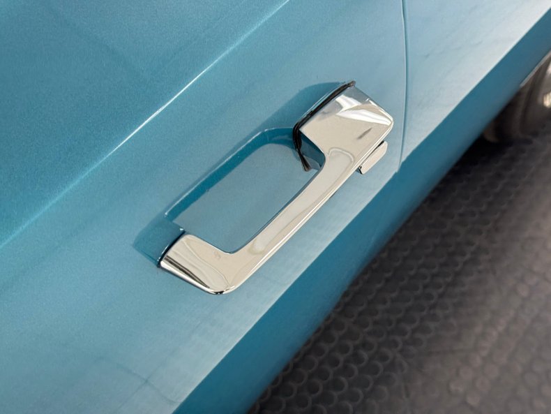 Dodge-Charger-1969-Bright-Turquoise-Met-White-26