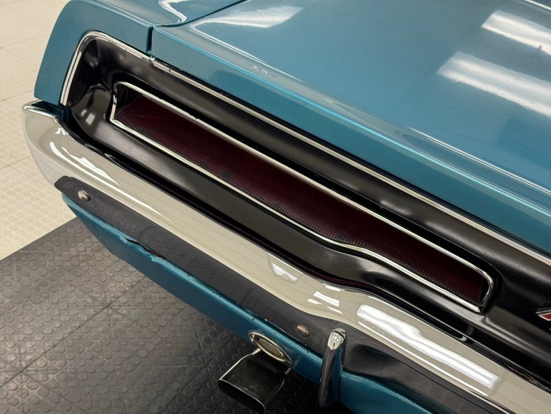 Dodge-Charger-1969-Bright-Turquoise-Met-White-31